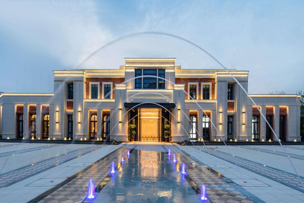 安慶弘陽廣場售樓部亮（liàng）化施工工程